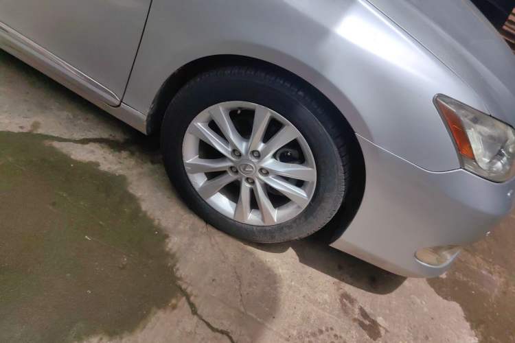Used Lexus ES 2010 240 Elegant Edition Right Front Wheel Hub