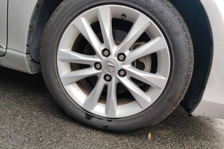 Used Lexus ES 2010 240 Elegant Edition Right Front Wheel Hub