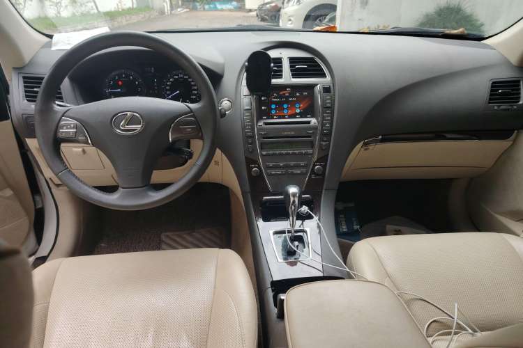 Used Lexus ES 2010 240 Elegant Edition Center Console