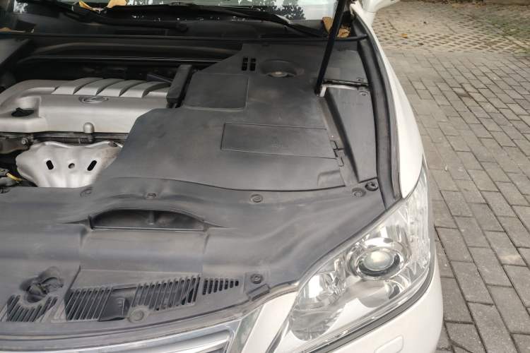 Used Lexus ES 2010 240 Elegant Edition Engine Bay Left