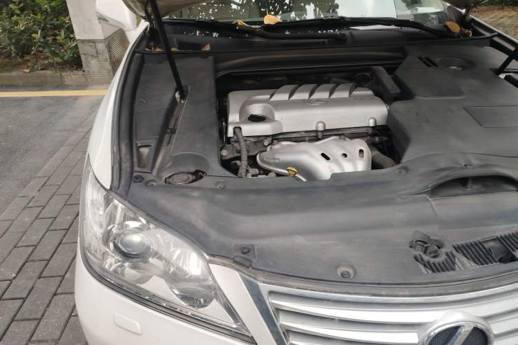 Used Lexus ES 2010 240 Elegant Edition Engine Bay Right