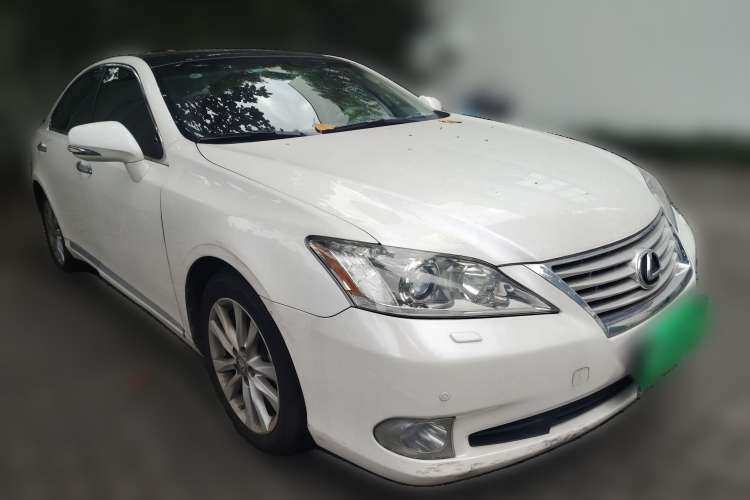Used Lexus ES 2010 240 Elegant Edition Front Right 45 Deg