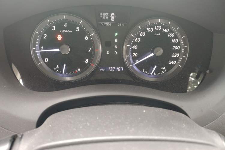 Used Lexus ES 2010 240 Elegant Edition Odometer Close Up