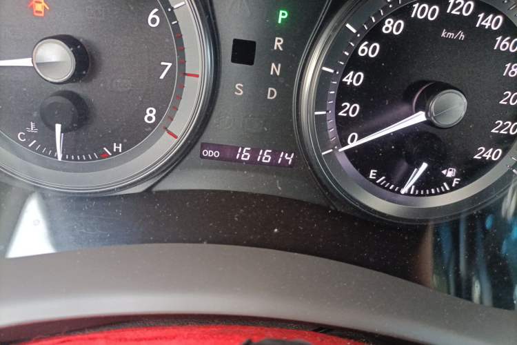 Used Lexus ES 2010 240 Elegant Edition Odometer Close Up