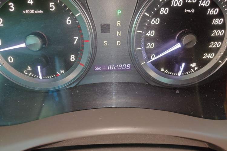 Used Lexus ES 2010 240 Elegant Edition Odometer Close Up