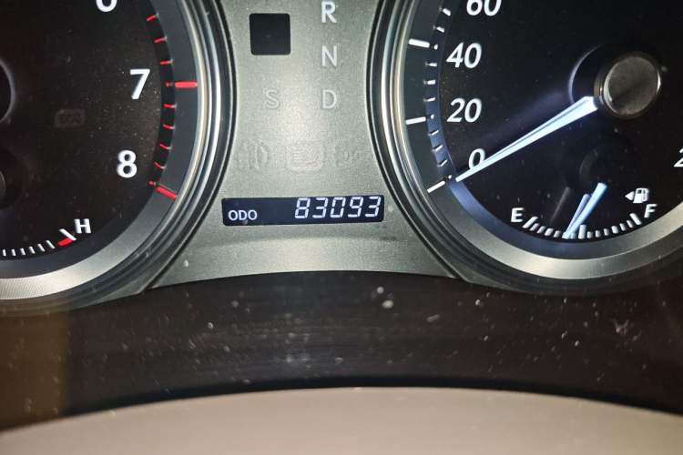 Used Lexus ES 2010 240 Elegant Edition Odometer Close Up
