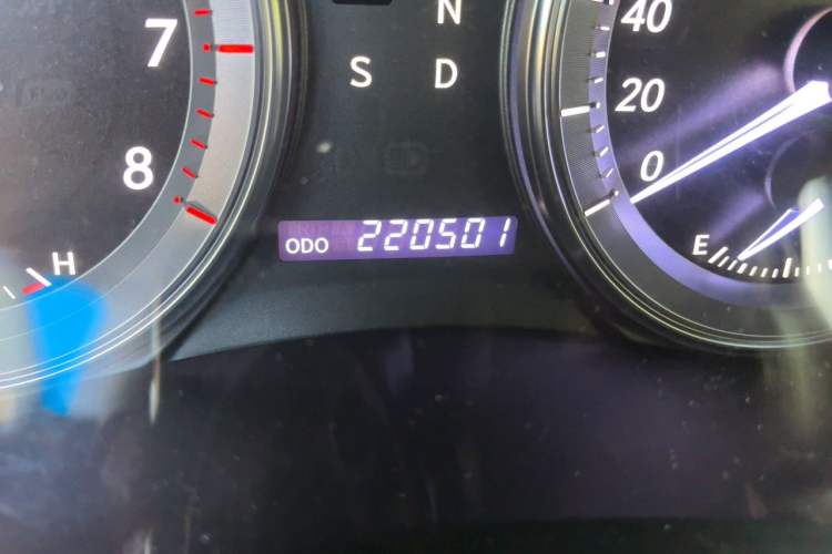 Used Lexus ES 2010 240 Elegant Edition Odometer Close Up