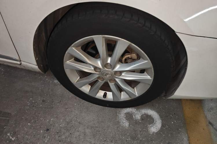 Used Lexus ES 2010 240 Elegant Edition Right Front Wheel Hub