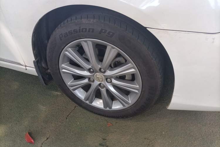 Used Lexus ES 2010 240 Elegant Edition Right Front Wheel Hub