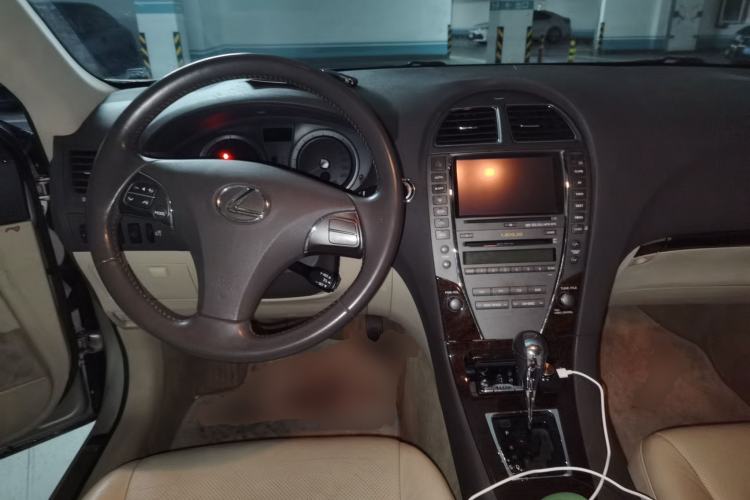 Used Lexus ES 2010 240 Elegant Edition Center Console