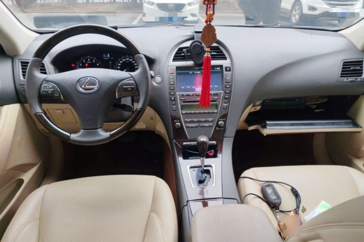 Used Lexus ES 2010 350 Elegant Edition Center Console