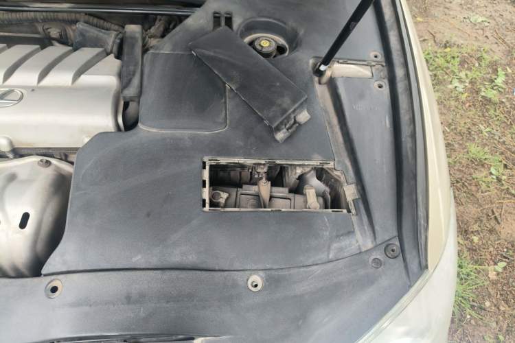 Used Lexus ES 2010 240 Elegant Edition Engine Bay Left