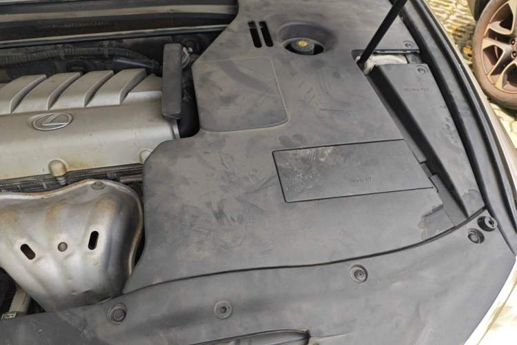 Used Lexus ES 2010 240 Elegant Edition Engine Bay Left