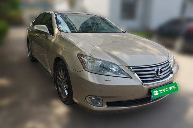 Used Lexus ES 2010 240 Luxury Edition Front Right 45 Deg