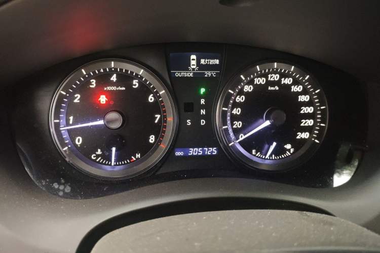 Used Lexus ES 2010 240 Elegant Edition Odometer Close Up