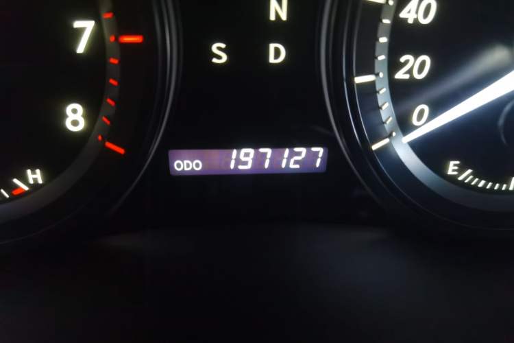 Used Lexus ES 2010 240 Elegant Edition Odometer Close Up