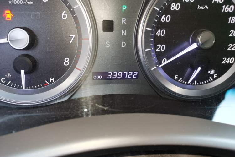 Used Lexus ES 2010 240 Elegant Edition Odometer Close Up