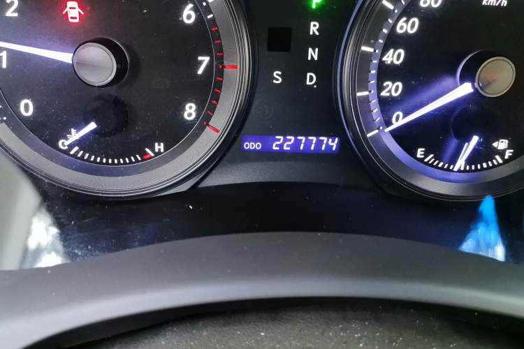 Used Lexus ES 2010 240 Elegant Edition Odometer Close Up