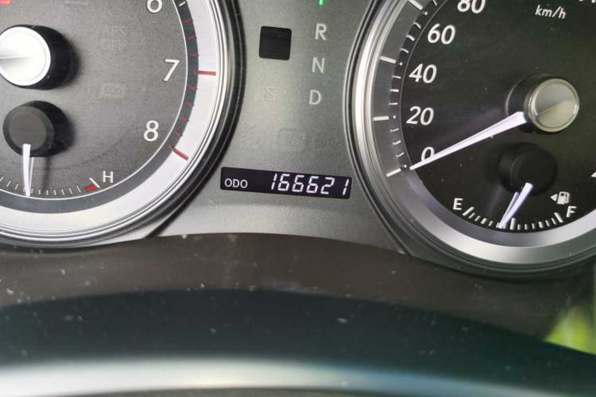 Used Lexus ES 2010 240 Luxury Edition Odometer Close Up