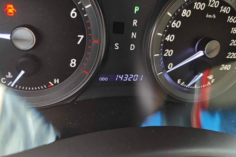 Used Lexus ES 2010 240 Elegant Edition Odometer Close Up