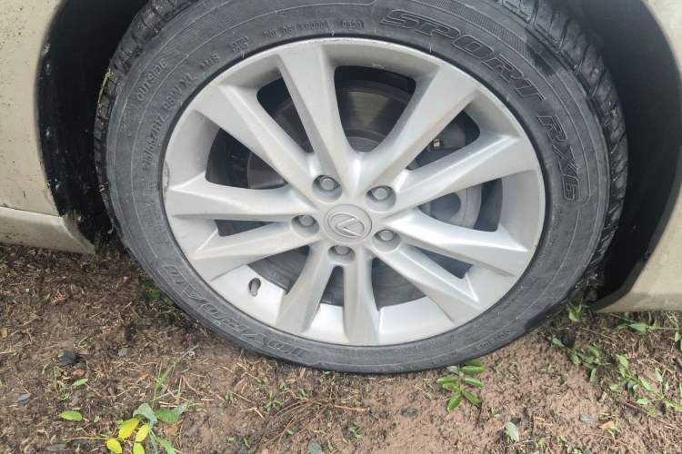 Used Lexus ES 2010 240 Elegant Edition Right Front Wheel Hub