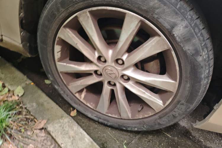 Used Lexus ES 2010 240 Elegant Edition Right Front Wheel Hub