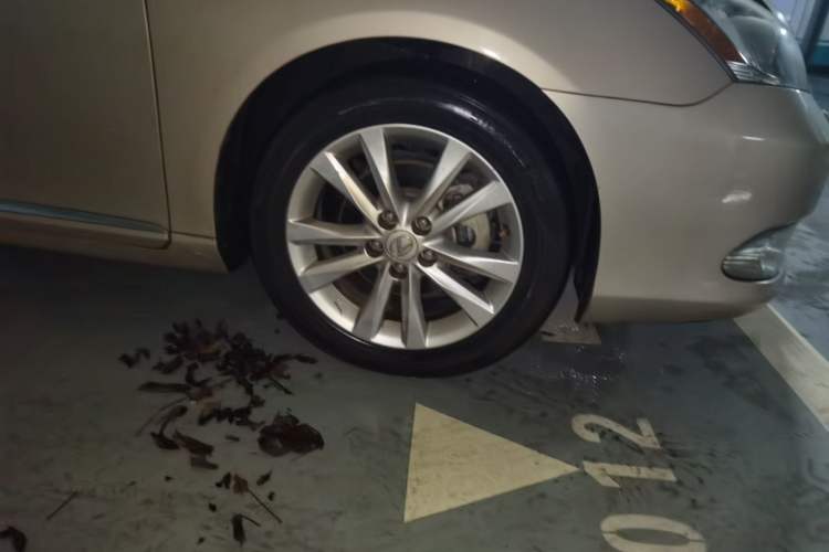 Used Lexus ES 2010 240 Elegant Edition Right Front Wheel Hub