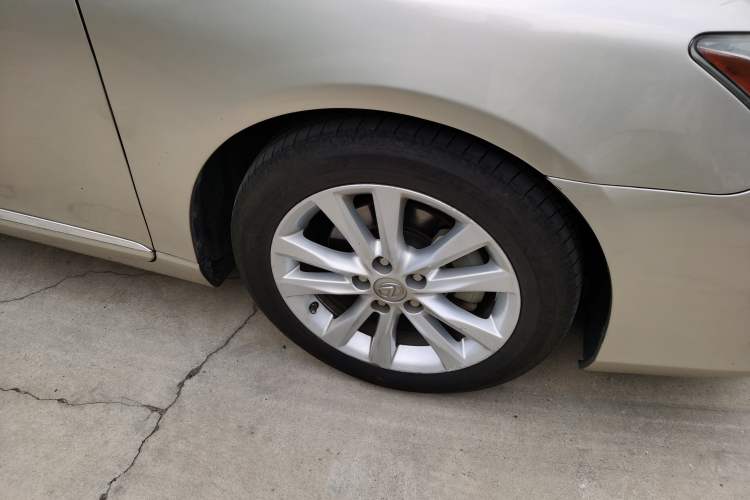 Used Lexus ES 2010 240 Elegant Edition Right Front Wheel Hub