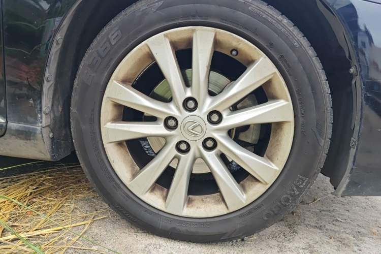 Used Lexus ES 2012 240 Special Limited Edition Right Front Wheel Hub