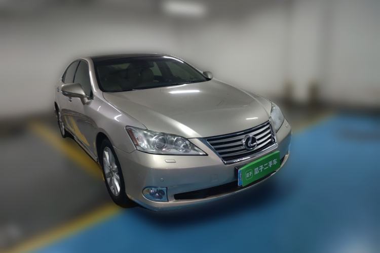 Used Lexus ES 2012 240 Special Limited Edition Front Right 45 Deg