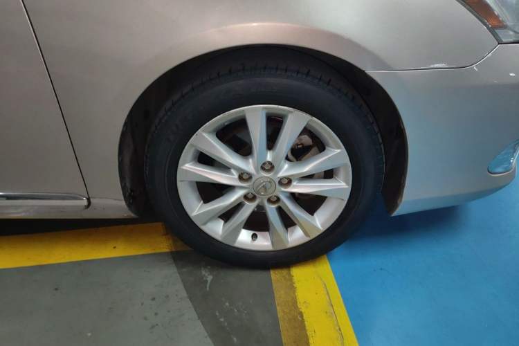 Used Lexus ES 2012 240 Special Limited Edition Right Front Wheel Hub