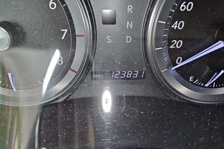 Used Lexus ES 2012 240 Special Limited Edition Odometer Close Up