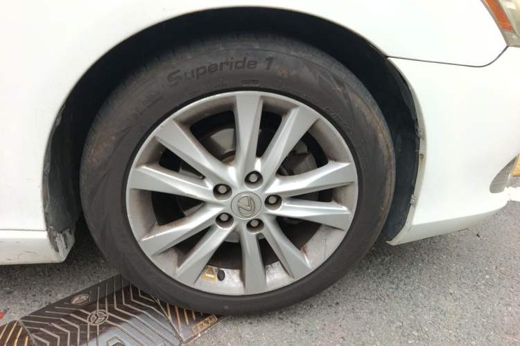 Used Lexus ES 2012 240 Special Limited Edition Right Front Wheel Hub