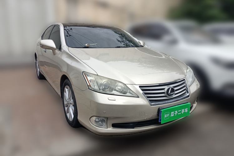 Used Lexus ES 2012 240 Special Limited Edition Front Right 45 Deg
