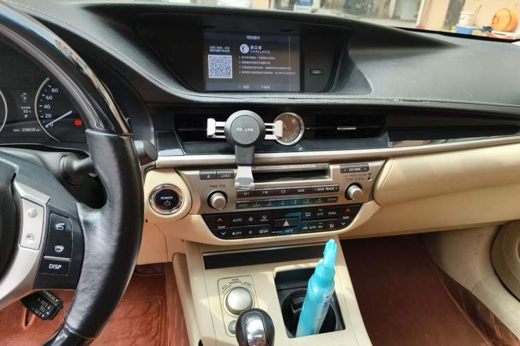 Used Lexus ES 2013 300h Elite Edition Audio And AC Panel