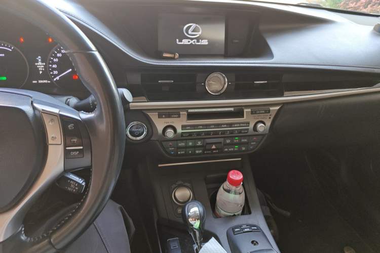 Used Lexus ES 2013 300h Elite Edition Audio And AC Panel