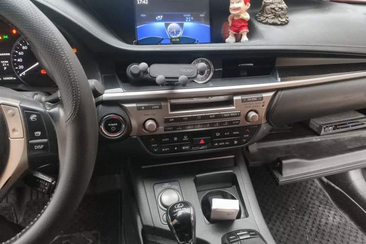Used Lexus ES 2013 300h Elite Edition Audio And AC Panel