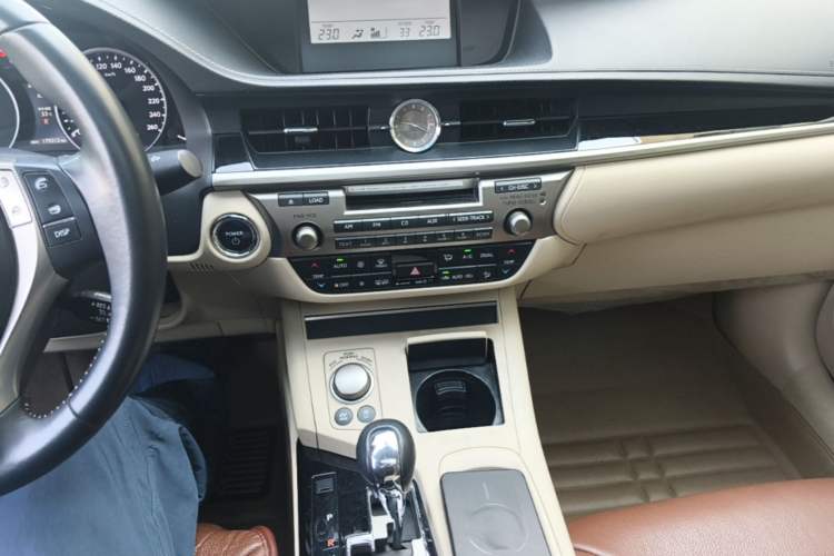 Used Lexus ES 2013 300h Elite Edition Audio And AC Panel