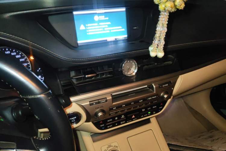 Used Lexus ES 2013 300h Elite Edition Audio And AC Panel