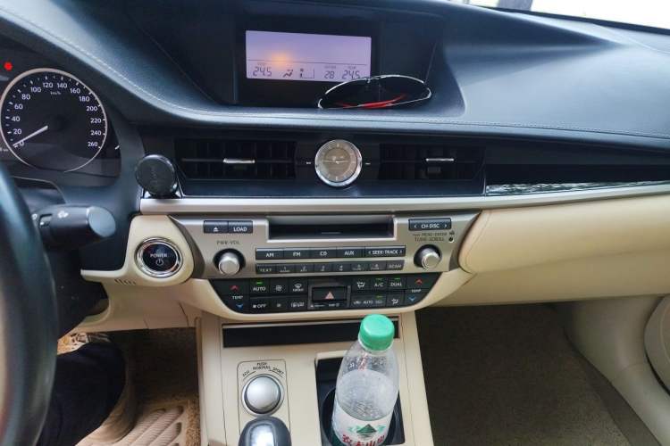Used Lexus ES 2013 300h Elite Edition Audio And AC Panel