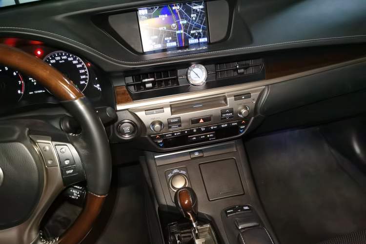 Used Lexus ES 2013 250 Elegant Edition Audio And AC Panel
