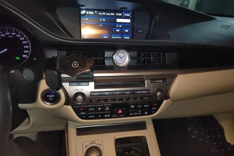 Used Lexus ES 2013 300h Elite Edition Audio And AC Panel