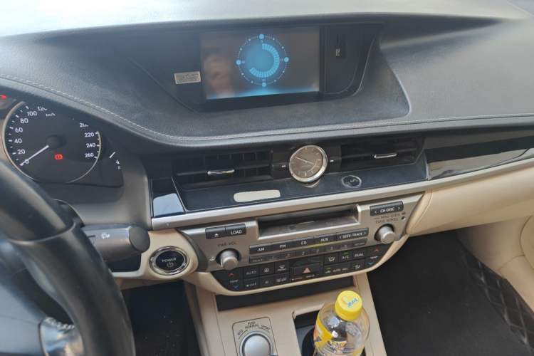 Used Lexus ES 2013 300h Elite Edition Audio And AC Panel