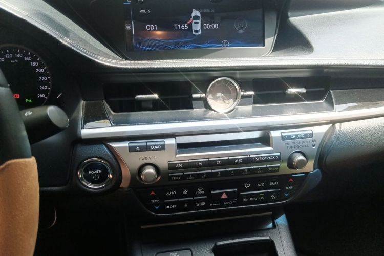 Used Lexus ES 2013 300h Elite Edition Audio And AC Panel