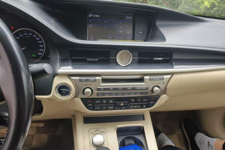 Used Lexus ES 2013 300h Elite Edition Audio And AC Panel