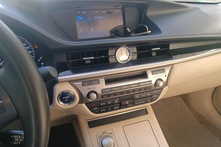 Used Lexus ES 2013 300h Elite Edition Audio And AC Panel