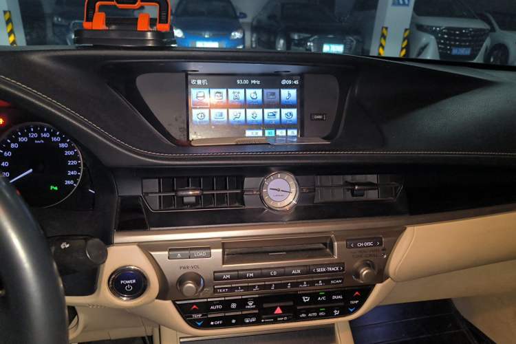 Used Lexus ES 2013 300h Elite Edition Audio And AC Panel