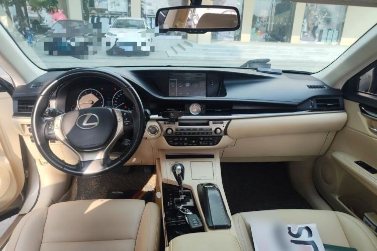 Used Lexus ES 2013 250 Elite Edition Center Console