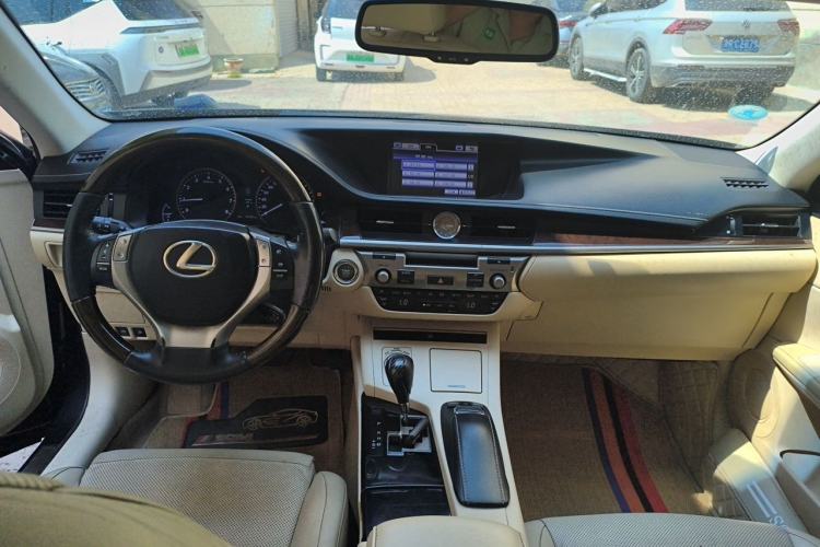 Used Lexus ES 2013 250 Elegant Edition Center Console