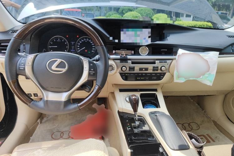 Used Lexus ES 2013 250 Elegant Edition Center Console